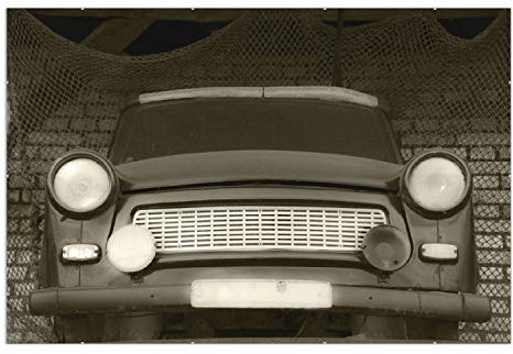 Wallario Wandbild - Alter Trabbi in schwarz-weiß - Frontansicht Scheinwerfer in Premiumqualität, Poster mit rahmenlosen Bildhalter, Größe: 61 x 91,5 cm