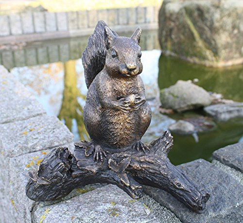 H. Packmor GmbH Bronzefigur Eichhörnchen auf Baumstamm Gartendekoration, Skulptur, Wildtier - 24x22x13
