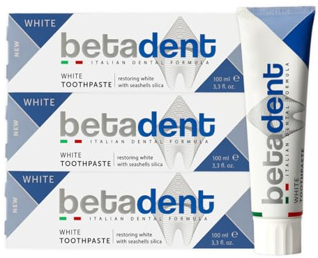 Betadent Set mit 3 weißen Zahnbürsten zum Bleichen. Sanft und nicht scheuernd, stellt das natürliche Weiß der Zähne wieder her, frischer Atem, Anti-Plaque, Zahnsteinschutz - 3 x 100 ml