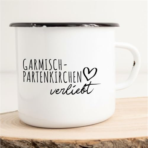 Huuraa Emaille Tasse Garmisch-Partenkirchen Verliebt 300ml | Geschenk Kaffeebecher Vintage Blech Campingtasse mit Schwarzem Rand Kaffeetasse Geschenkidee