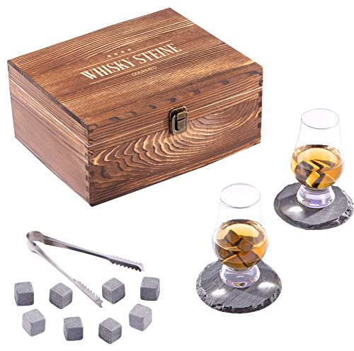 GOURMEO Whisky Stein Geschenkset - Set aus 2 Tulpen Whiskey Gläsern mit 8 Wiederverwendbaren Basalt Stein Eiswürfel - Mit Gläsern, Zange, Untersetzern, Kiefernholzbox & Samtbeutel