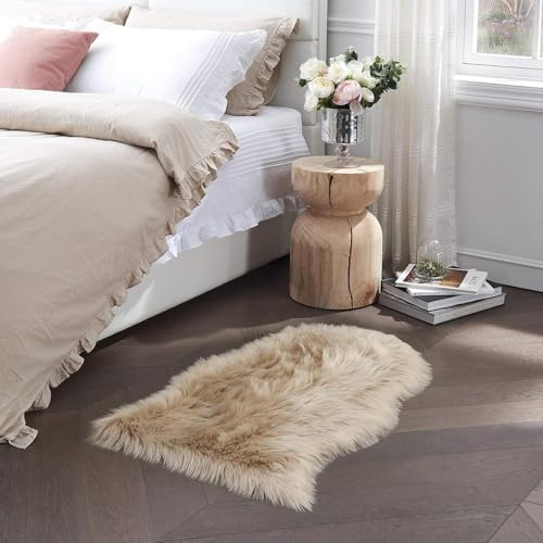 JXLOULAN Faux Lammfell Schaffell Teppich Beige 40x60 cm, Flauschiger Fell Teppich Wohnzimmer Deko Longhair Weicher für Stühle Sofa Schlafzimmer Kinderzimmer