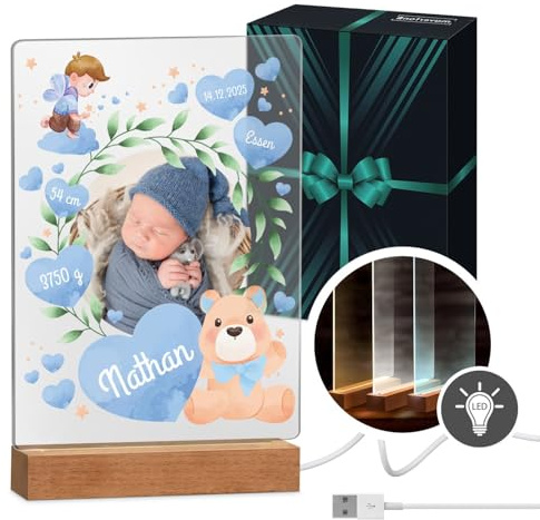 Maverton beleuchteter LED-Fotoaufsteller mit eigenem Foto - personalisiertes Acryl Glasbild mit LED-Beleuchtung auf dem Holzständer für Mädchen und Jungen - Größe: 21x32x4,5cm - Geburtschein