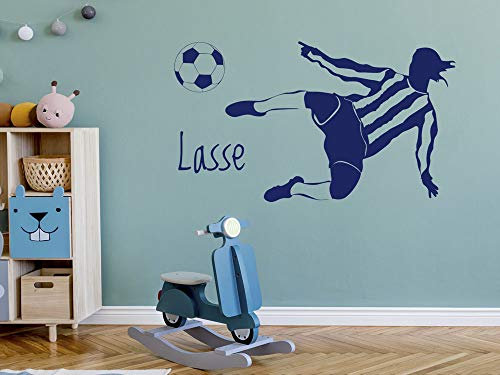 GRAZDesign Wandtattoo Fussball Name Kinderzimmer, Fussballer mit Namen, Fussballspieler mit Ball, personalisierte Fussball Geschenke Jungen für Jungs, 88x50cm, Dunkelgrau