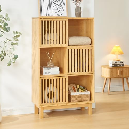 [en.casa] Bambus Bücherregal Ypäjä Standregal 6 Ablagefächer 126 x 76 x 33 cm Mehrzweckregal mit 3 dekorativen Schiebetüren für Wohnzimmer Büro