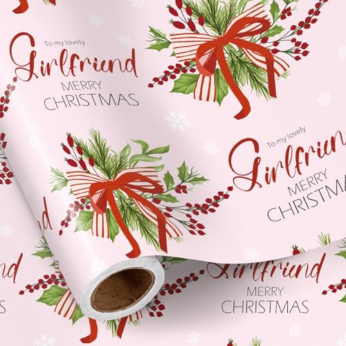 RUSPEPA Weihnachtsgeschenkpapierrolle für die Freundin, „To a Lovely Girlfriend“-Design mit Weihnachtsschleife, Beeren und Schneeflocken, rosa romantisches Geschenkpapier für Sie, Frauen, 43,2cm x 5m