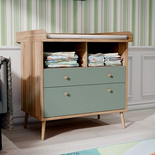 Forte WHENUA Kommode mit Wickelauflage 90, Mid-Century-Modern Wickelkommode mit 2 Schubladen, offene Fächer, Holzwerkstoff, Mauvella Eiche Holzdekor/Salbei, 89,8 cm breit x 94,4 cm hoch x 77 cm tief