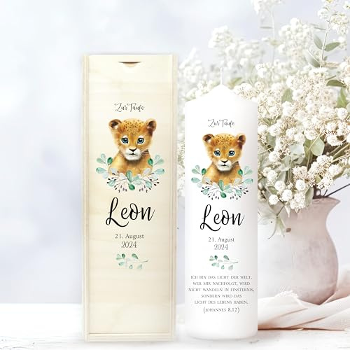 Wandtattoo Loft Taufkerze Junge oder Mädchen mit Taufspruch, Motiv mit Löwen Baby, 25cm x 7cm, personalisierte Kerze, bedruckte Kerze zur Taufe, Stumpenkerze, Geburtskerze, individuelles Taufgeschenk