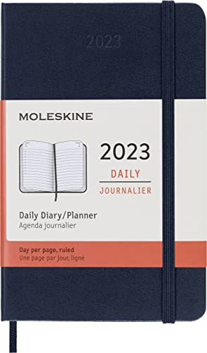 Moleskine 12-Monats-Tagesplaner 2023, Tageskalender 2023, Hardcover und Elastikverschluss, Taschenformat 9 x 14 cm, Farbe Saphirblau