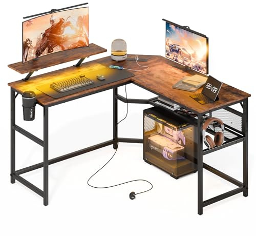 Mondeer Bureau d'angle Réversible avec LED, 130 x 130 cm Bureau Gaming en L avec Port de Charge USB et Prise de Courant Support pour Écran, pour Bureau à Domicile Chambre, Marron