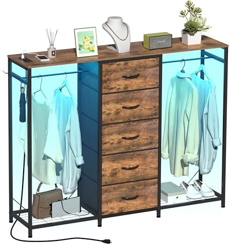 Trironsun Cómoda de 5 cajones con perchero, cómoda con barra para ropa, luces LED, armario, cajones, estación de carga, estantería flexible, estantes abiertos para salón (marrón rústico)
