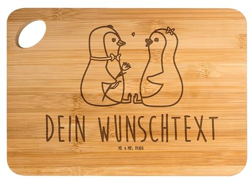 Mr. & Mrs. Panda Holzbrett personalisiert Pinguin Pärchen - Personalisierte Geschenke, Brotzeitbrett graviert, Liebe, Hochzeitstag, Personalisiertes Schneidebrett, Mit Gravur, glücklich, Hochzeit