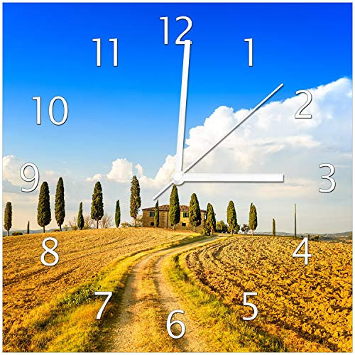 Wallario Design-Wanduhr Italien - Toskana unter blauem Himmel einsame Farm aus Glas, Motiv-Uhr Größe 30 x 30 cm, weiße Zeiger