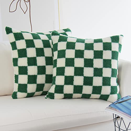 JOJUSIS Lot de 2 Housses de Coussin décoratives à Motif Damier, Super Douces en Fausse Fourrure et Laine Sherpa pour canapé et Chambre à Coucher (Vert, 45,7 x 45,7 cm)