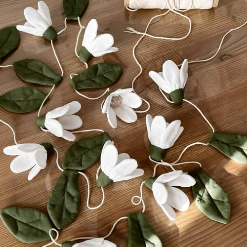Frienda Fabric Daisy Banner Garland Boho Spring Flower Birthday Party Decorations Bohemian White Flowers Velvet Green Leaves Chain Hanging Garland for Wedding Nursery Themed Photo Props Wall Decor