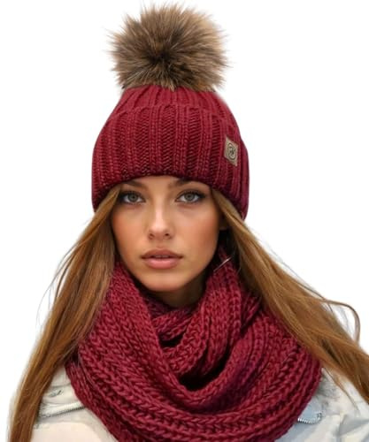 Solvera_Ltd Damen Winter Set: Warme Mütze mit Bommel & Loop Schal - Weiches Strick Beanie, Wolle, Kratzt nicht. Rundschal Made in EU (Weinrot)