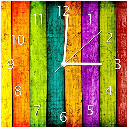 Wallario Design-Wanduhr Buntes Holz - Bunte Streifen mit Farbe und Holzstruktur aus Glas, Motiv-Uhr Größe 30 x 30 cm, weiße Zeiger