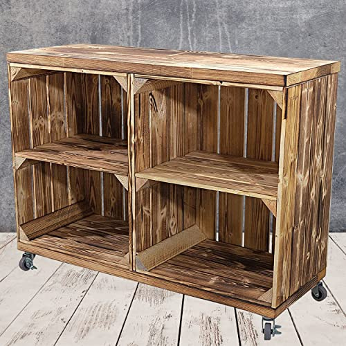 Truhenking Regal aus Zwei geflammte Kisten mit Mittelbrett quer und Bohlenbrett in geflammt auf Rollen 61x80x31cm Obstkisten Weinkisten
