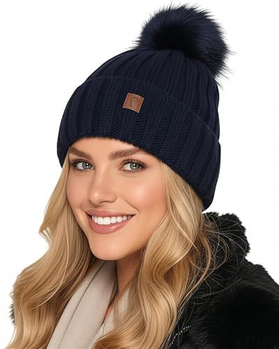 Baesics Bommelmütze Damen Herren - Wintermütze Kunstfell Bommel warm | Mit flauschigem Pompon und weichem Fleecefutter, Größe ca. 54-58 cm, Strick aus der EU. Warm für Herbst, Winter und als