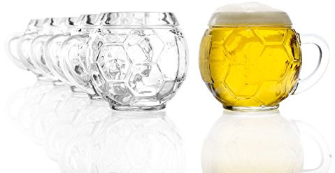 STÖLZLE OBERGLAS Fußball Bierkrug 0,4l l Bierkrug im Fußball-Design I 6 Stück I Bierkrug mit Henkel I Traditionelles Bierglas I spülmaschinenfest I hochwertige Krüge I bruchsicher