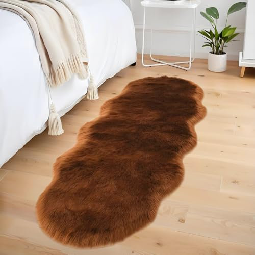 AIMECO kunstfell Teppich Faux Lammfell Schaffell Teppich Flauschiger Haarig Wohnzimmer Deko Weicher Fell Carpet für Stühle Sofa Schlafzimmer Kinderzimmer. Braun 60 x 140 cm
