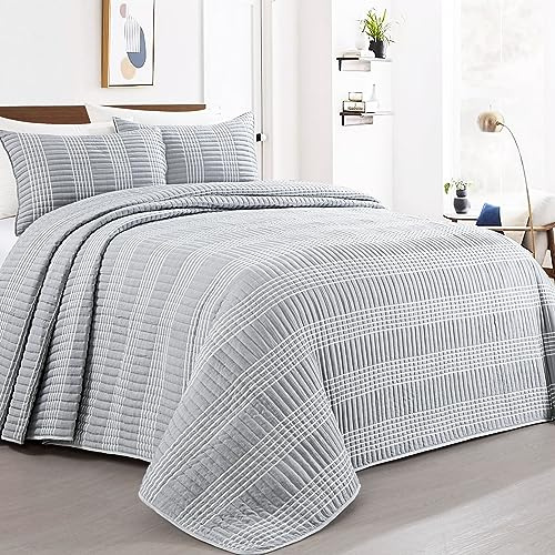 HOMBYS 132x120 Seersucker Patchwork Oversized King Quilt Set, Lightweight Plaid Bedspread Coverlet Set, All Season Bohemian Home Bedding Decor with 2 Pillow Shams, Grey