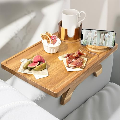 3-in-1 Holz Sofa-Armtablett – Großes Clip-On Couch-Tablett mit 360° drehbarem Handy- & Getränkehalter, faltbar & rutschfest für Snacks, Fernbedienung, Essen & Drinks