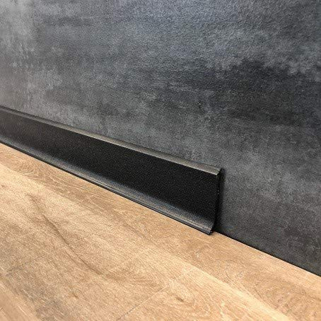 Battiscopa da 15 metri, battiscopa 60 x 12,8 mm25560-1594, in PVC espanso duro con labbro morbido colorato, listello di plastica nero