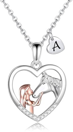 Kraven Collier Fille et Cheval pour Femme Fille Lettres Initiales Coeur Pendentif Collier Cadeaux de Amoureux des Chevaux et Fille Chaîne Bijoux (A)