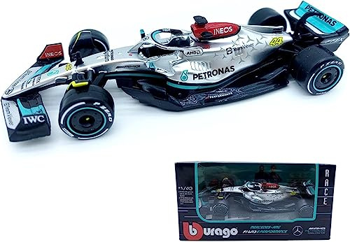 Bburago Mercedes AMG Petronas F1 Team W13 (2022): Modellauto im Maßstab 1:43, #44 Lewis Hamilton, Windowbox, Silber (18-38065H)