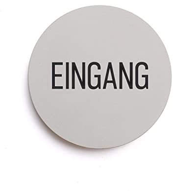 Hinweisschilder aus Beton (Eingang)