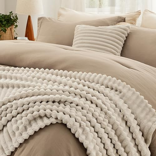 Bedsure Comforter Queen Size 5 Pieces - Queen Size Comforter Set with Fleece Throw Blanket and Decorative Pillow, Lightweiget Bedding Comforter Sets, All Season Bedding Sets, Khaki
