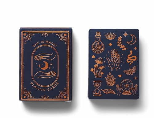 Design Works Spielkarten für Erwachsene – She is Magic 52 Karten Deck in Box, Box und Karten mit Goldfolien-Akzenten, einzigartige, maßgeschneiderte Gesichtskarten, 6 cm x 8,8 cm