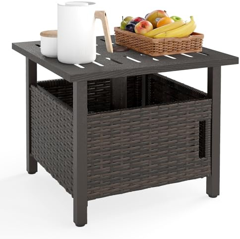 GIANTEX - Mesa baja exterior de mimbre, 55,5 cm, con agujero para sombrilla, mesa de jardín pequeña con bandeja de aleación de zinc-hierro, 2 bolsas de arena, armario para puerta, para patio, jardín