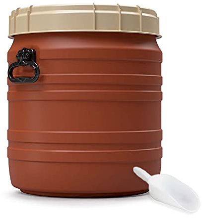 DIE BOX FABRIK Futtertonne für Tierfutter mit Deckel & Schaufel | Große Öffnung | Tierfutterbehälter | Futtercontainer | Futterbox | HDPE | Top-Qualität (55 Liter, weite Öffnung, Griffe, braun)