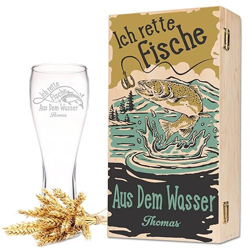 Leonardo - Vaso de trigo con grabado en alemán Ich rette Fische aus dem Wasser - Personalisiert mit Namen inkl. Holzkiste - Geschenke für Bierkenner & Angler - Geschenk für Sie & Ihn - 500 ml