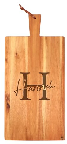 AMAVEL Großes Schneidebrett mit Griff und Lederband, Personalisiertes Holz Küchenbrett mit Gravur, Initial Signatur, Servierbrett mit gewünschter Initialen Gravur, Grillbrett, Brotzeitbrett