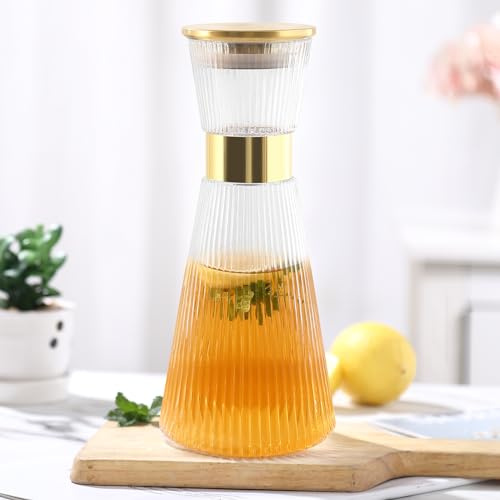 DUJUST Geriffelte Glaskaraffe mit goldenem Deckel (1,247.4 g), elegante Wasserkaraffe mit Golddekor, Kristallglaskaraffe, mit verdicktem Boden, für Saft, Milch, Tee, lebensmittelechtes Silikon,