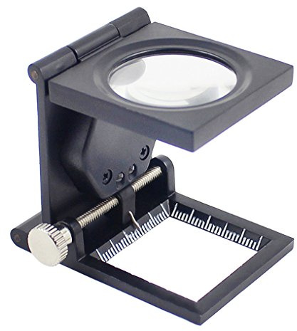 10x Fadenzähler Standlupe mit LED Beleuchtung und Messskala Klappbare Lupe für Textil Schmuck Lesen, Schwarz mit Ledertasche
