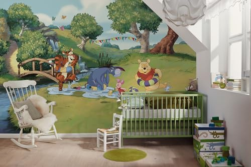 Komar Vlies Fototapete - Disney Winnie the Pooh Friendship and Fun - Größe 350 x 250 cm - Kinderzimmer, Kindertapete, Tapete