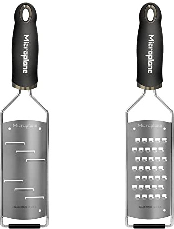 Microplane Große Raspel Küchenreibe für Hartkäse, Schokolade und Trüffel in Schwarz mit Edelstahlklingen - Made in USA & Küchenreibe Sehr Grob für Kartoffel, Zucchini, Karotte, Apfel, Kohl und Käse
