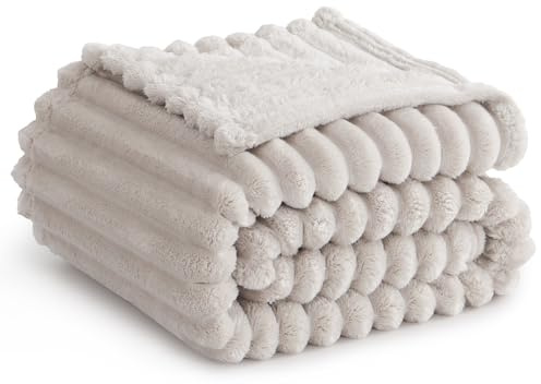 RUIKASI Fleece Throw Blanket for Sofa - Single Fluffy Beige Throws for Sofas Large, Soft Warm Blanket Throw for Couch, Luxury Decorative Ribbed Bed Blanket 130x150cm