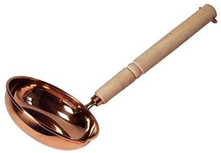 CopperGarden Schöpfkelle mit Holzgriff I Schöpflöffel aus blankem Kupfer I flache Suppenkelle mit Gießspitze I Schöpfer mit Haken zum Aufhängen I Kelle mit 28 cm Länge & 10 cm Durchmesser