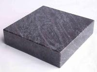 designgrab Grablampe Royal Edelstahl mit Kreuz & Sockel 20×20×5 cm aus Granit – Glasfenster austauschbar, witterungsbeständig Orion