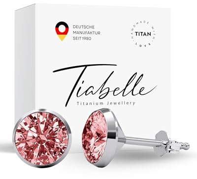 TIABELLE – Ohrstecker TRUMPET aus Titan mit funkelnden Zirconia Steinen | Hautverträgliche Ohrringe in zeitlosem Design | Leichter Damen Ohrschmuck für besondere Anlässe, Alltag und als Geschenk