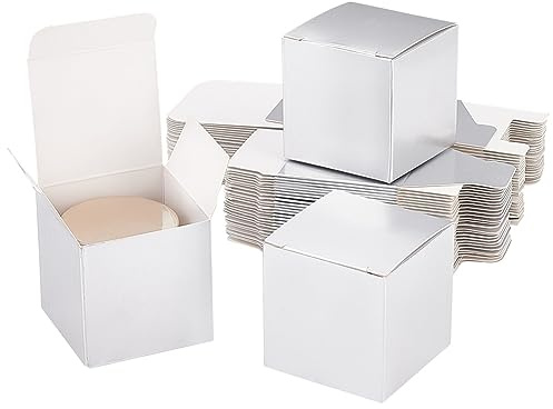 PH PandaHall 30pcs mini Boîtes en Carton Argentées 5x5x5cm Boîtes à Biscuits Boîtes de Boulangerie Boîtes à Bonbons Conteneurs à Gâteaux pour Cadeaux de Fête Cupcakes Chocolat Mariages Pâques Noël