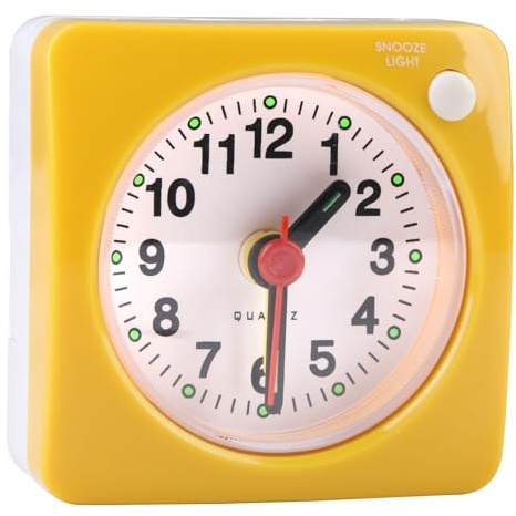 Kleiner Reisewecker, leise, analog, nicht tickend, mit Schlummerfunktion, Nachttisch, kein Zecken, leises großes Display, Mini-Wecker für schwere Schläfer, leuchtet im Dunkeln, 6 cm (Gelb)