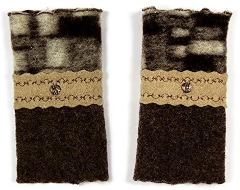 Armstulpen/Pulswärmer: Walkloden (Walkwolle, Kochwolle) in meliertem Braun, dehnbare Walkwolle (Strickwalk) mit Patchwork-Muster in Weiß und Dunkelbraun; breiter Zackenlitz, Charm (Perle), Zierstiche