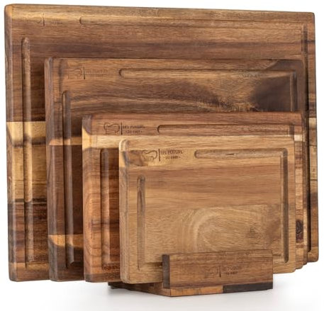 Les Plaisirs du Chef - 4er Set robuste Schneidebretter (40cm x 30cm - 33cm x 24cm - 27,5cm x 18cm - 21,5cm x 15cm) aus Premium Akazienholz - 2cm dicke Holzbretter mit Saftrille
