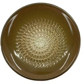 Kaladia Enfärgad keramisk rivtallrik/rabot - perfekt för ingefära, parmesanost etc. - Brun - Diameter : 12 cm - handgjord och målad - tillverkad i Spanien
